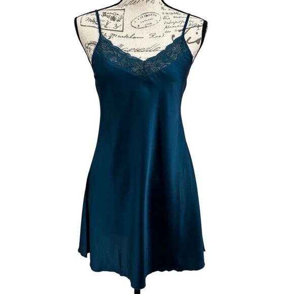 Ekouaer Sleeveless Satiny Chemise Gown Teal Green Size Small NWT - Picture 1 of 9